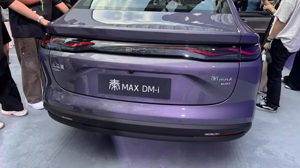 BYD Qin Max: sedan hạng D mới thách thức Seal 06 và Tesla Model 3