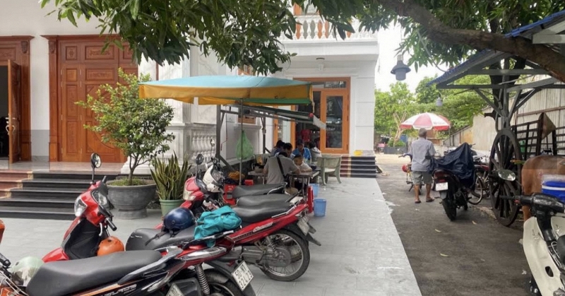 Bánh canh 400.000 đồng và làn sóng ăn đường phố đắt đỏ