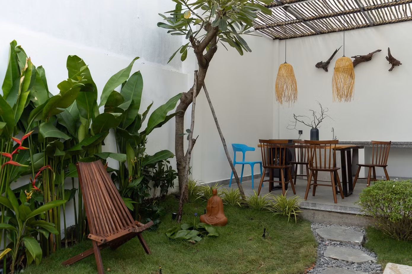 Từ nhà phố hẹp thành không gian nghỉ dưỡng