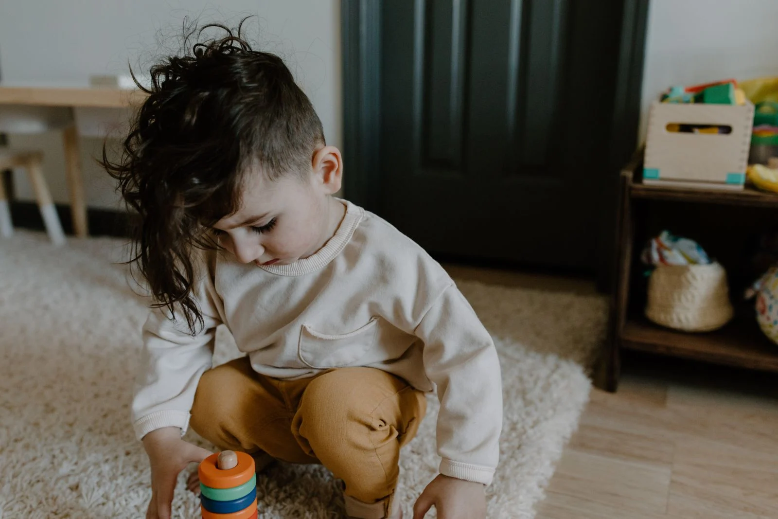 Why Fewer Toys Help Toddlers Focus and Learn More
