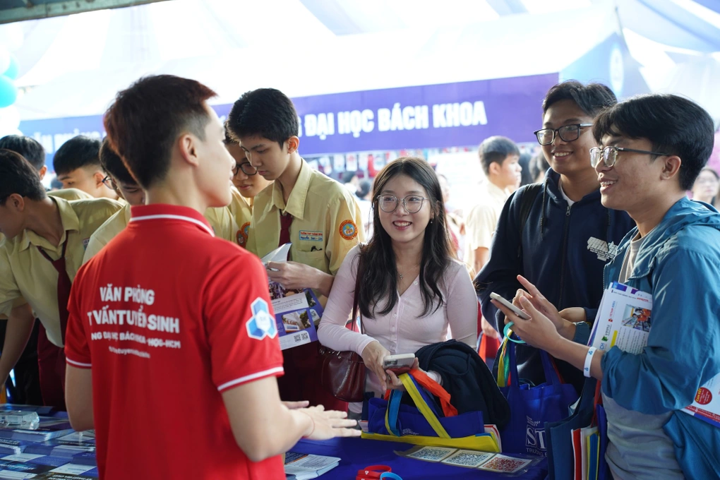 Xu hướng chọn môn thi tốt nghiệp THPT và cuộc đua vào ngành học hot