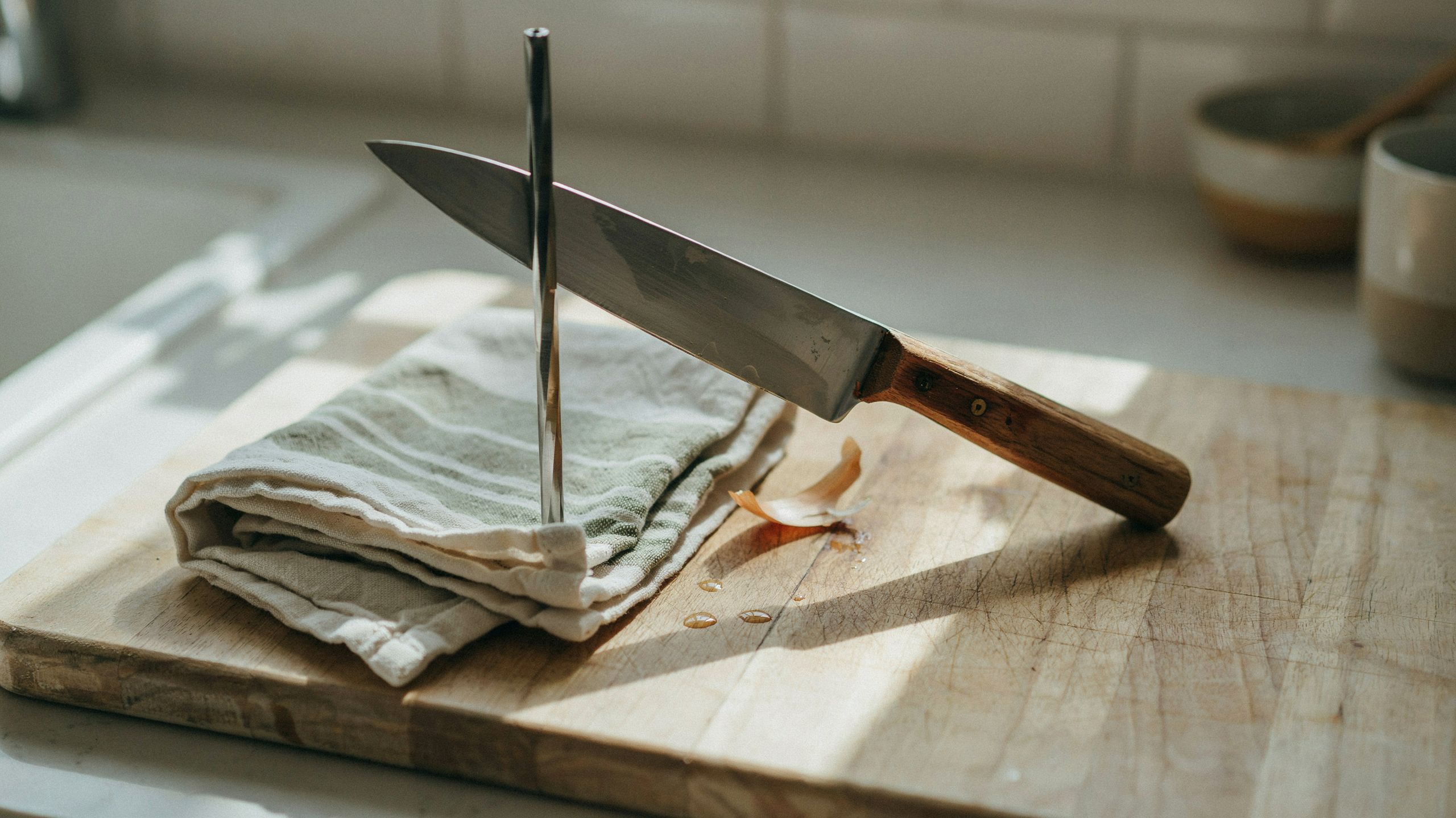 Why Your Knife Slips on Tomatoes and Onions—And the 30-Second Fix
