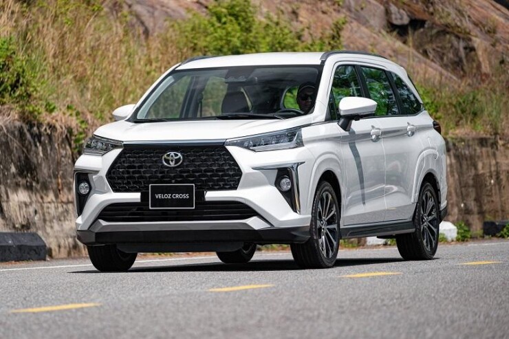 Mitsubishi Xpander giảm giá sâu: có đáng chọn hơn Veloz Cross?