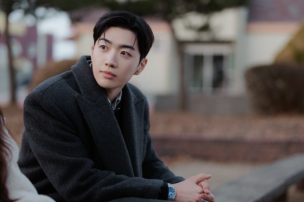 From Fan to Love Interest: How “My Bias, My Boss” Heats Up Office Romance