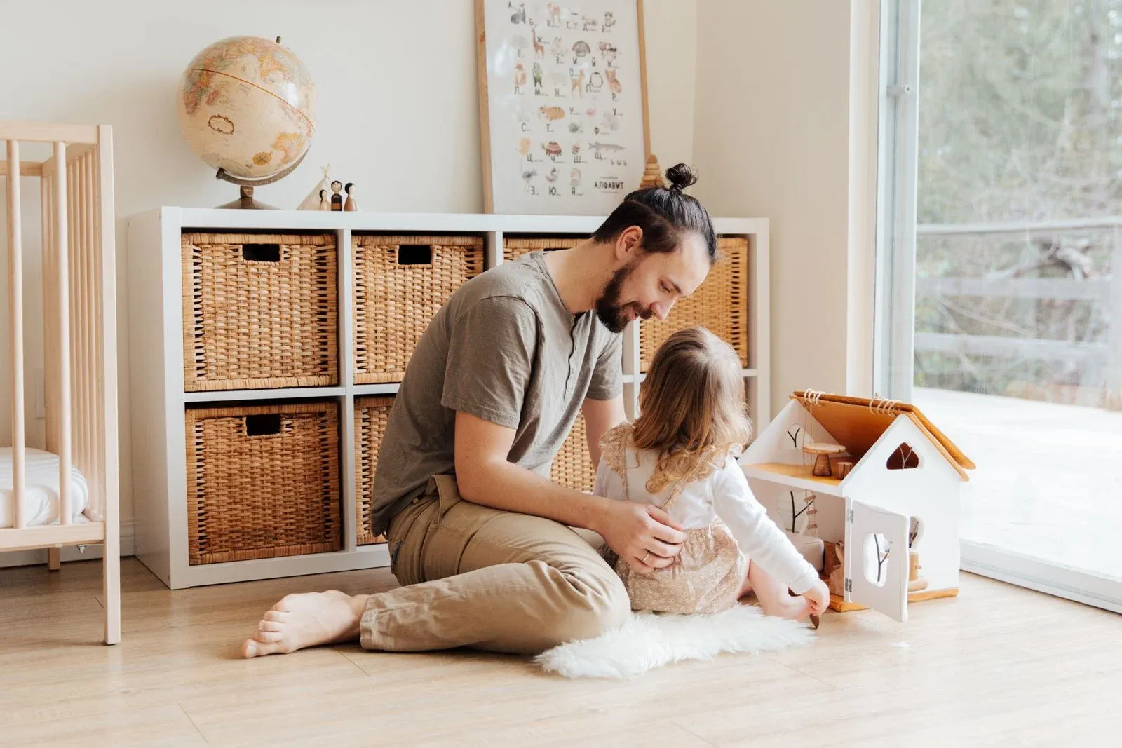 Why Fewer Toys Help Toddlers Focus and Learn More