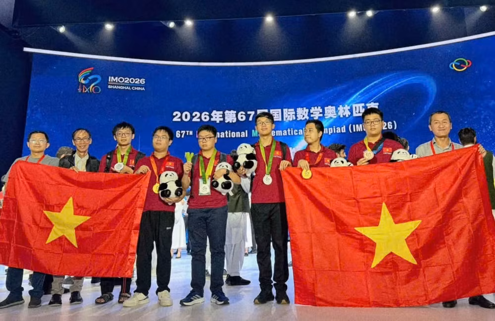 Từ bài thi trắng đến Huy chương Bạc IMO: hành trình của một học sinh chuyên Toán
