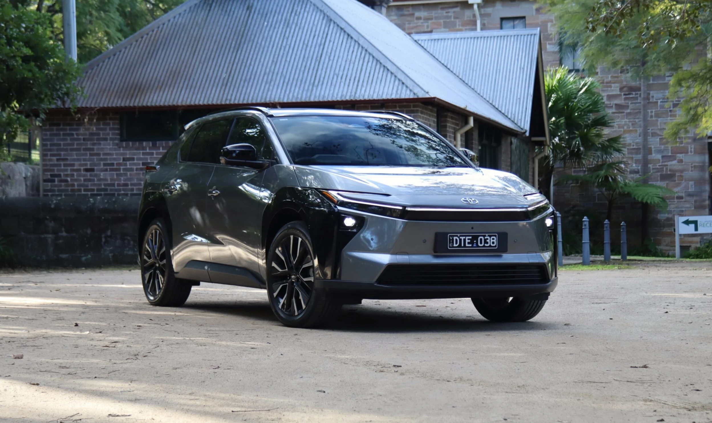 Toyota’s Twin-Track EV Strategy: Discounts Now, Cheaper Batteries Next