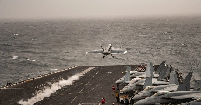 Tàu sân bay USS Abraham Lincoln và cái giá của triển khai kéo dài