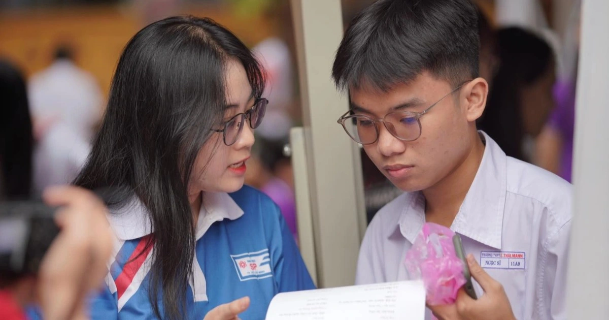 Điểm chuẩn sư phạm lại chạm trần: Sức nóng đến từ đâu?