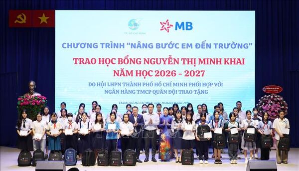 Các chương trình học bổng tiếp sức học sinh nghèo trước thềm năm học mới