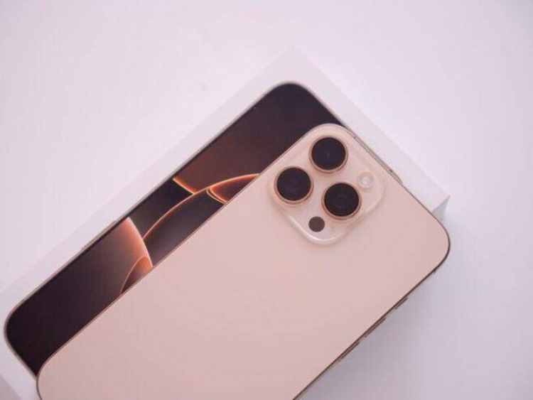 Giá iPhone tăng liên tiếp: Người dùng nên đổi chiến lược mua flagship?