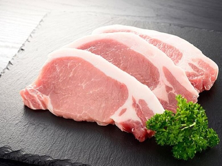 Luộc thịt đúng cách: Nước lạnh hay nước sôi cho thịt mềm ngọt, không khô?