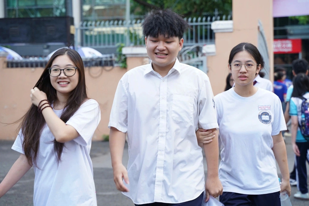 Điểm chuẩn sư phạm chạm trần 29-30: Khi học sinh giỏi chọn đứng lớp