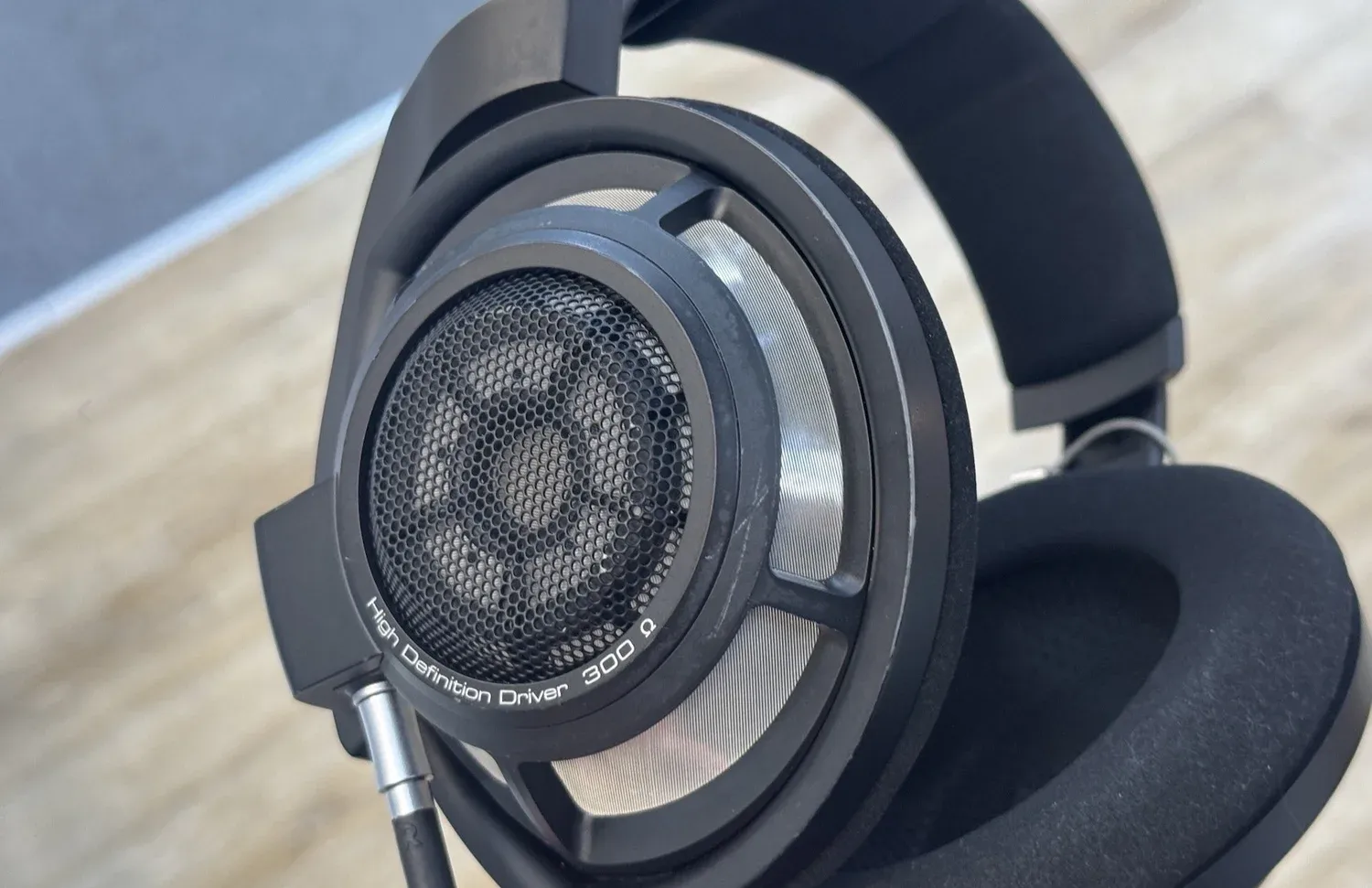 Sennheiser HD800S vs HD820: Open-Back vs Closed-Back Flagship Sound