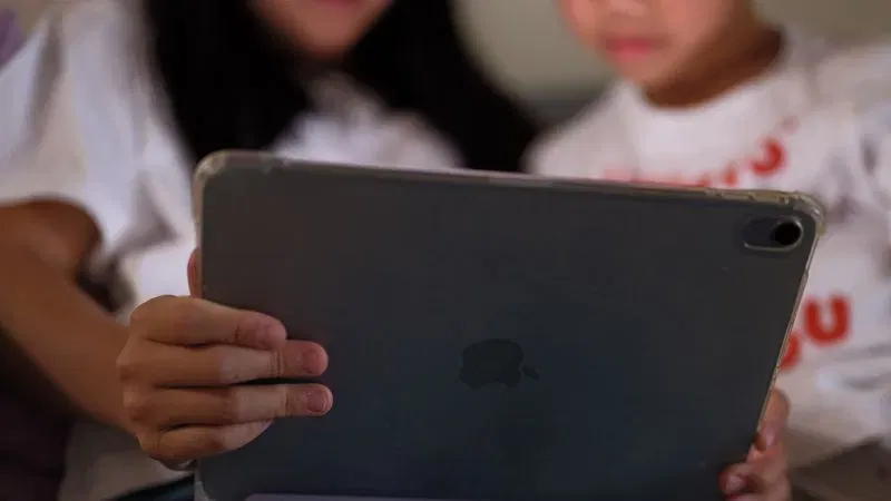 How to Teach Your Child Critical Thinking in an AI-Powered World