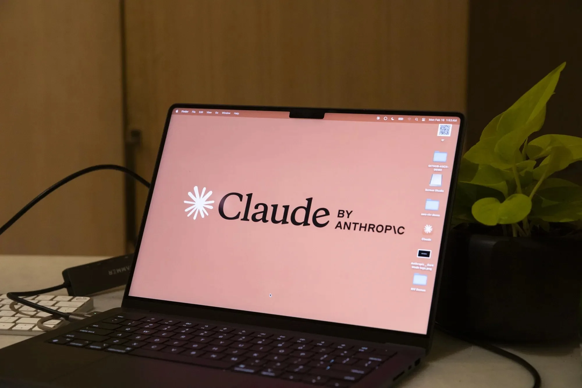 Giá laptop tăng vô hạn: Người dùng Việt Nam mất phân khúc dưới 10 triệu phải làm gì?