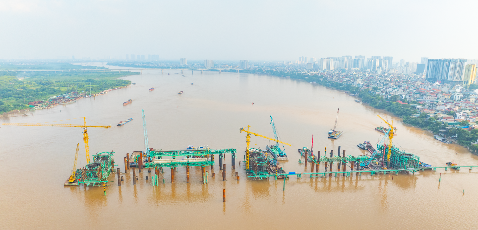 Cầu Hồng Hà và Cầu Trần Hưng Đạo: cuộc đua tiến độ trên sông Hồng