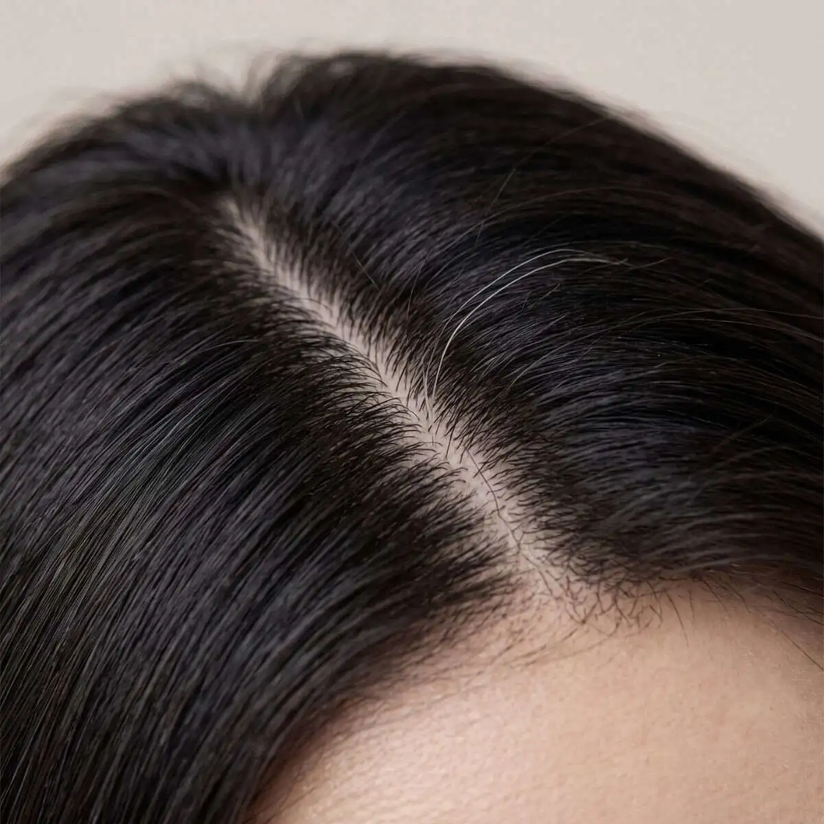 Thay đổi chăm sóc tóc sau tuổi 30: Giữ mái tóc mỏng, bạc sớm vẫn đẹp
