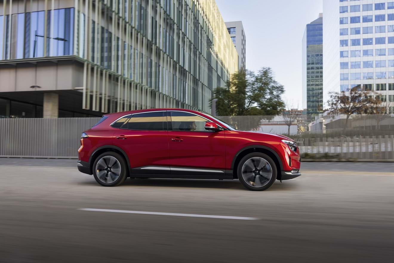 VinFast VF 8: Lựa chọn SUV điện thông minh hơn Mercedes-Benz GLC 300 cho gia đình Việt