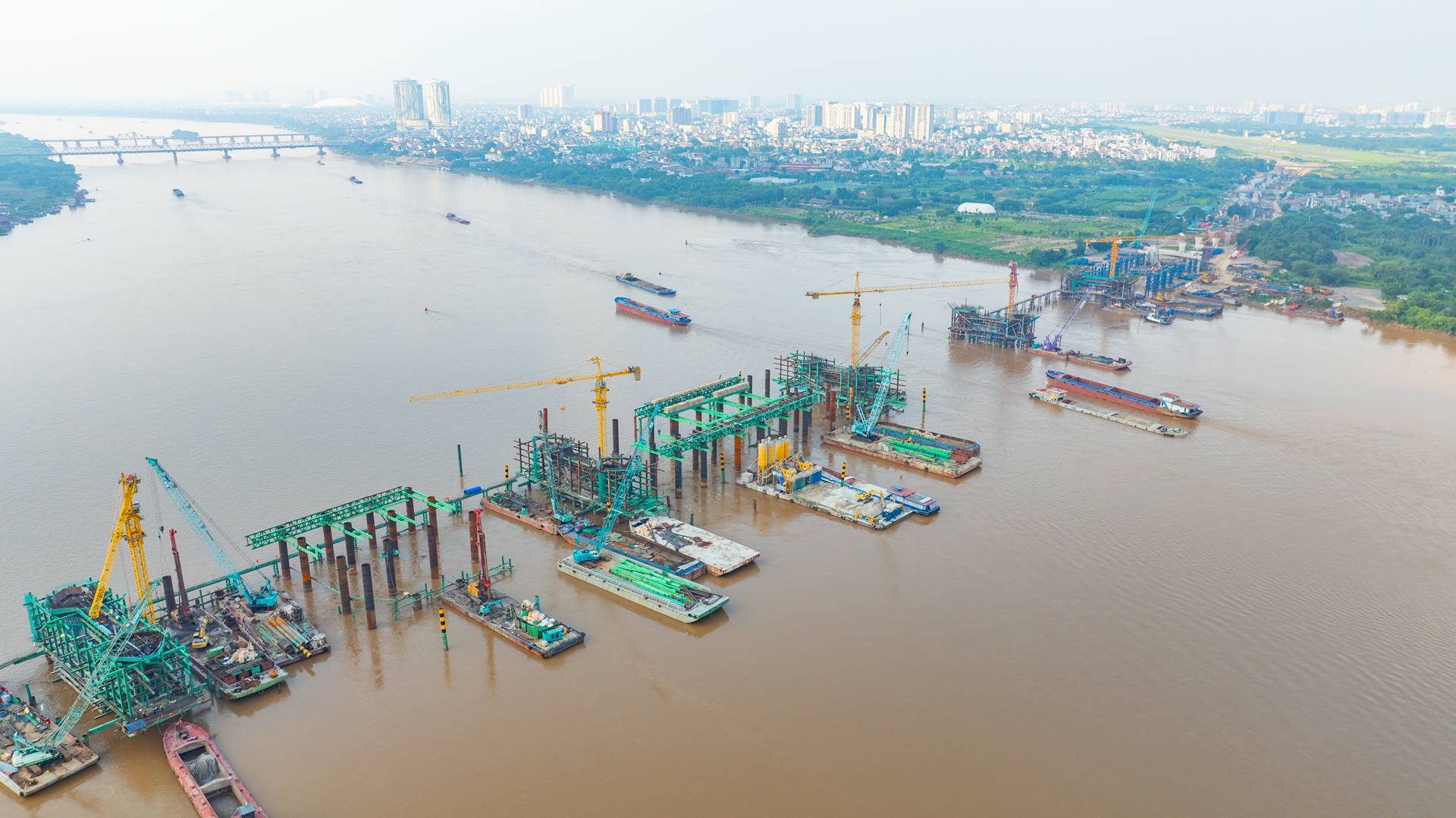 Cầu Hồng Hà và Cầu Trần Hưng Đạo: cuộc đua tiến độ trên sông Hồng
