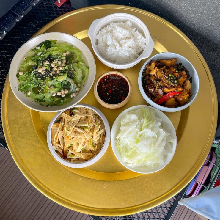Mâm cơm chay Vu Lan: thanh tịnh mà vẫn đủ đầy