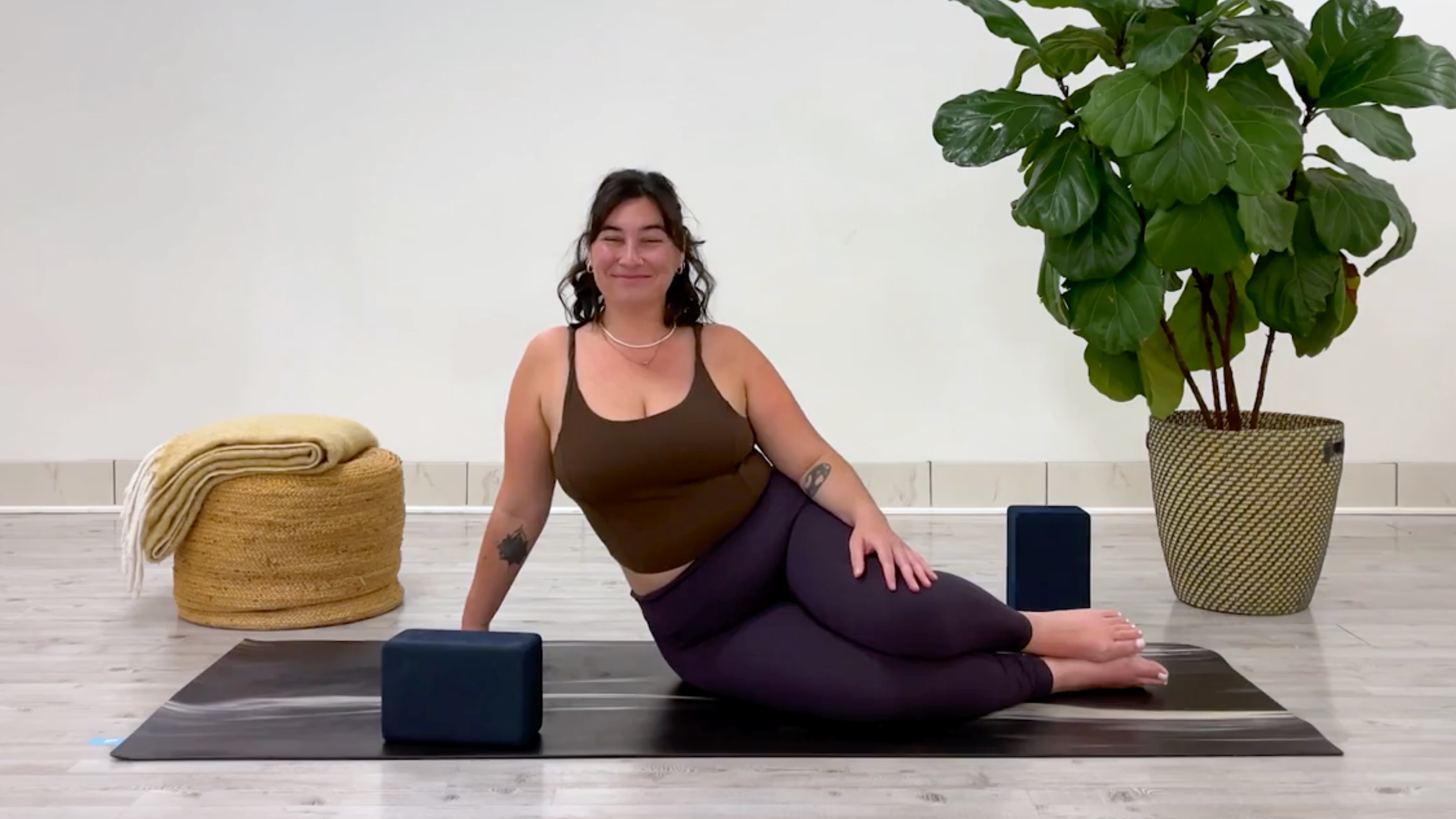 Latihan Yoga Sisi Badan: Urutan 12 Minit Untuk Fleksibilitas Lateral