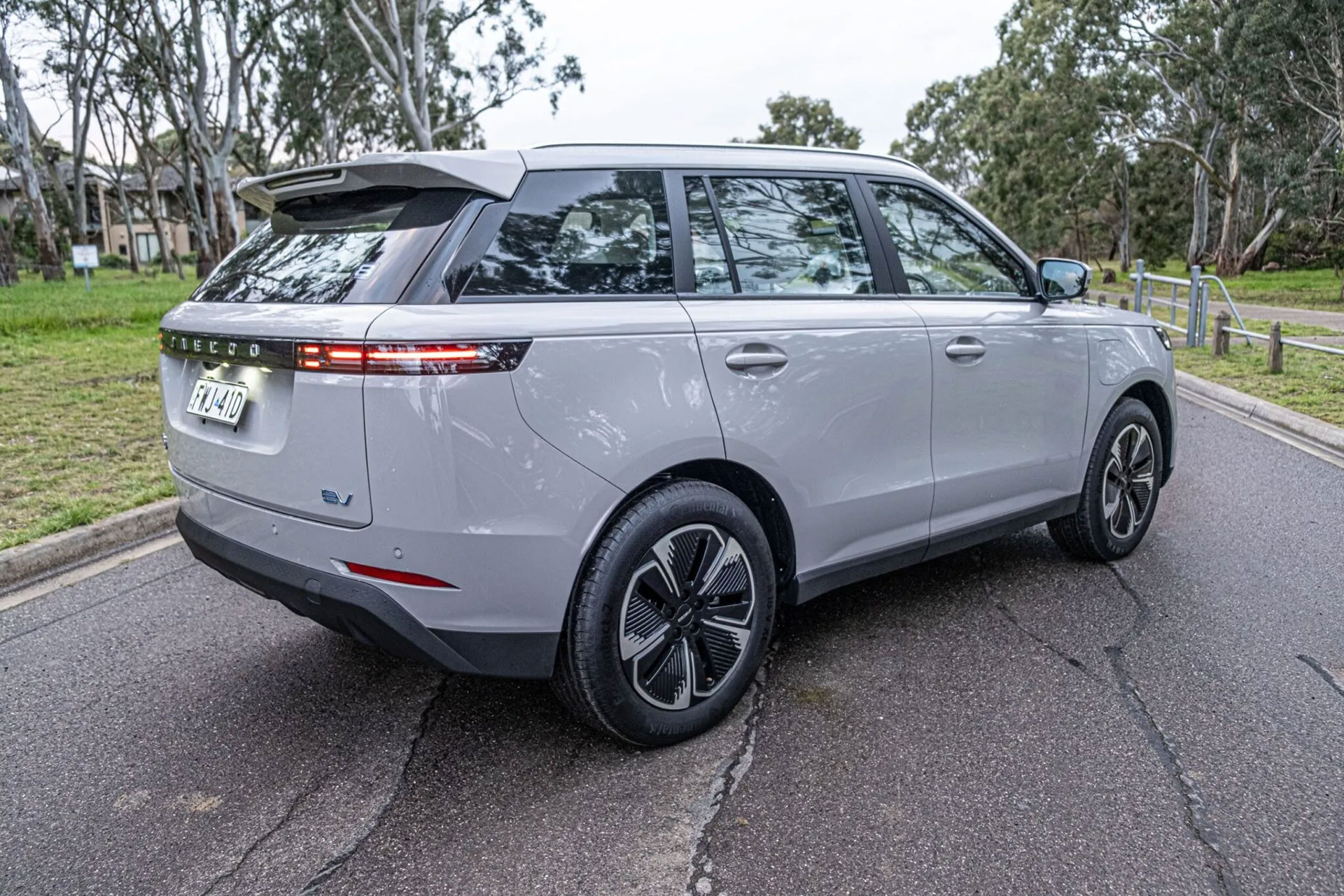 Jaecoo J5 EV: SUV điện giá rẻ có đáng chọn?
