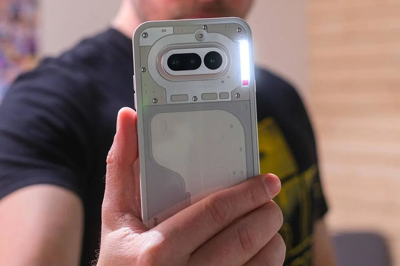 Nothing Phone (4a): điện thoại độc đáo có đáng mua?