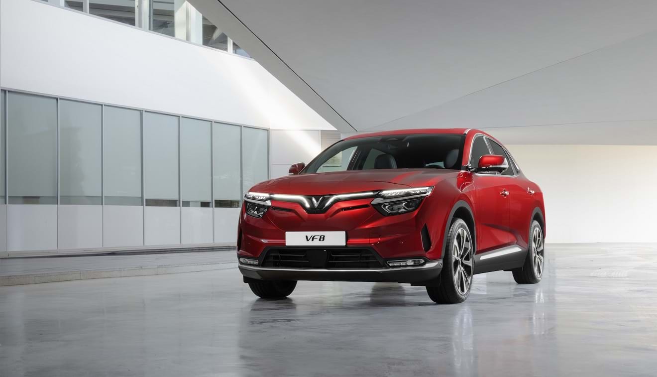 VinFast VF 8: Lựa chọn SUV điện thông minh hơn Mercedes-Benz GLC 300 cho gia đình Việt
