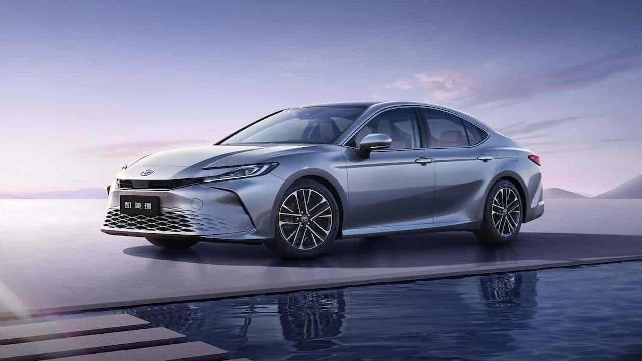 Toyota Camry nâng cấp nội thất: công nghệ có đủ thuyết phục?