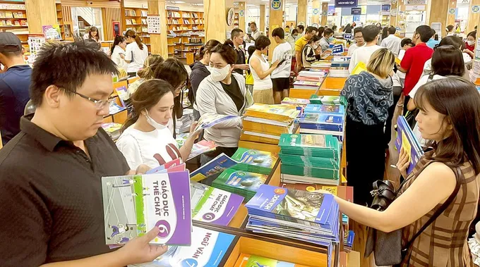 Sách giáo khoa khan hiếm trước thềm tựu trường: lỗi ở đâu?