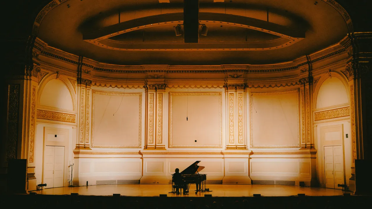 Cameron Winter’s Live at Carnegie Hall Is a Defining Solo Statement