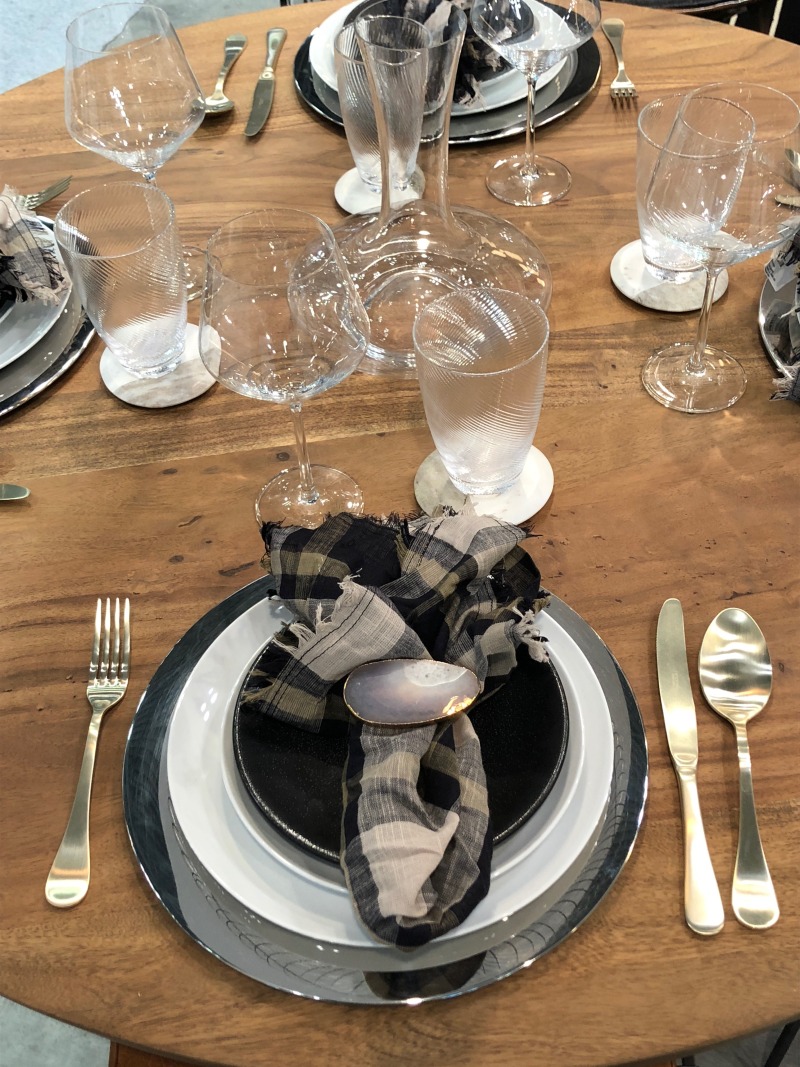 Layered Dinnerware and Hand-Painted Details Are Redefining the Modern Tablescape