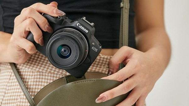 Canon EOS R8 có giữ giá trị lâu dài hơn Canon 80D không?