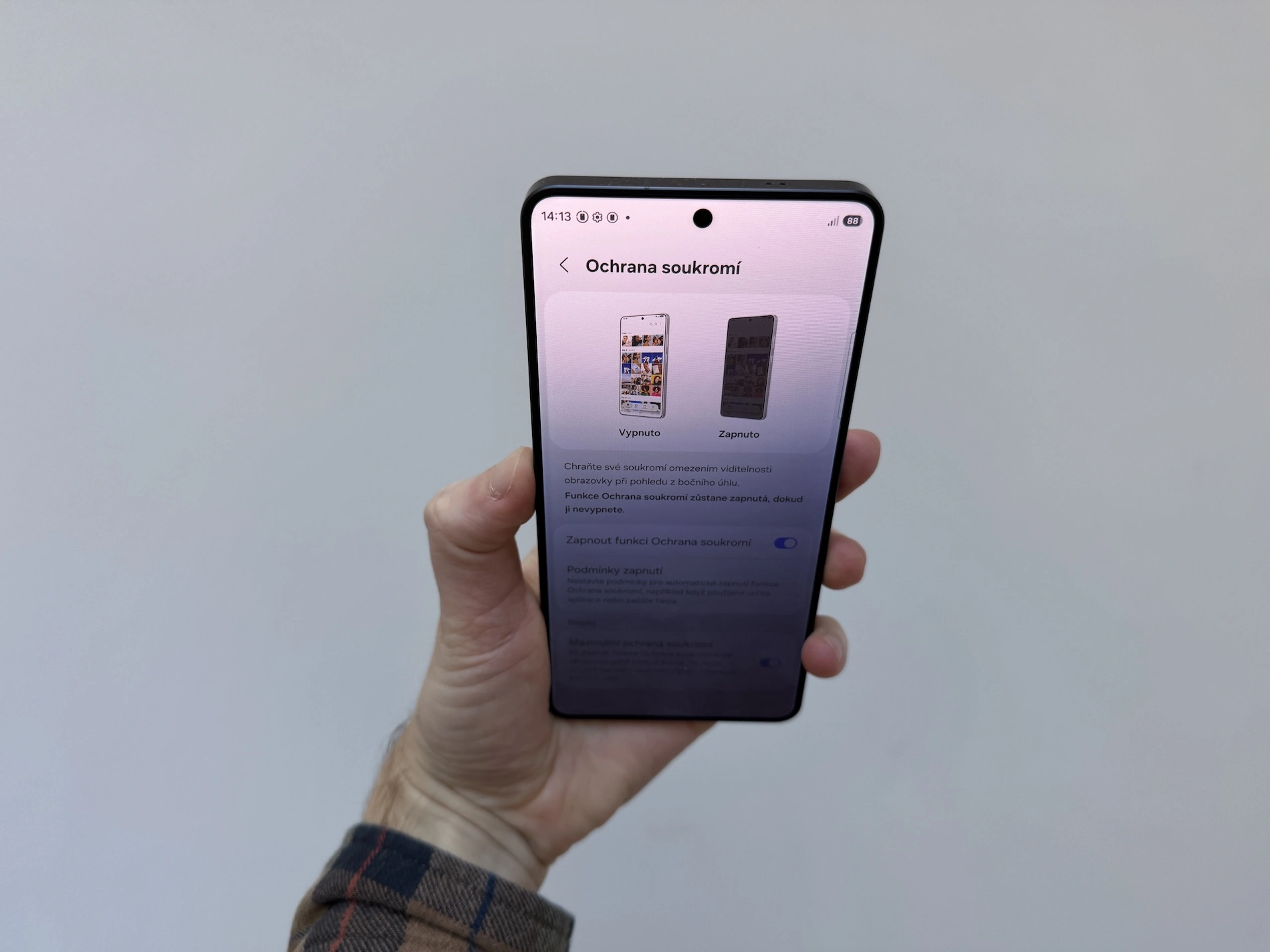 Galaxy S26 Ultra màn hình tím đỏ: Samsung lên lịch sửa và bài học cho người dùng