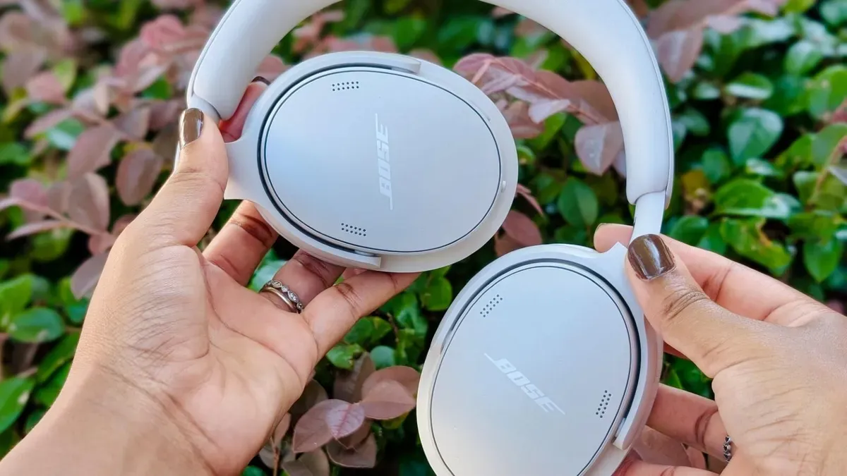 Bose QuietComfort Gen 2 hay Ultra: chọn tai nào đáng tiền hơn?