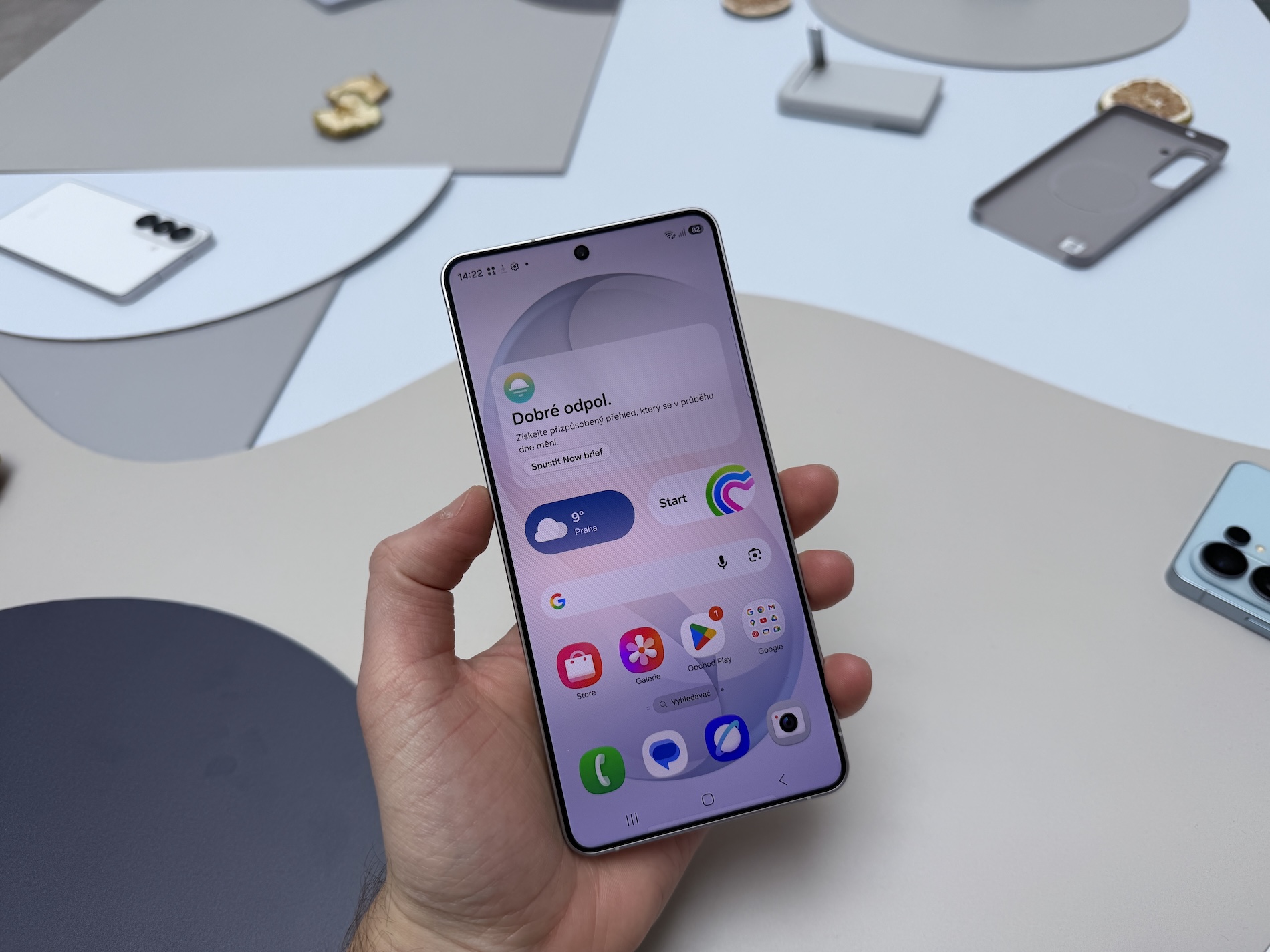 Galaxy S26 Ultra màn hình tím đỏ: Samsung lên lịch sửa và bài học cho người dùng