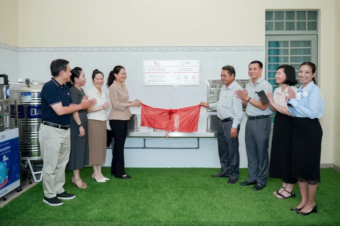 Hệ thống lọc nước thông minh đến với học sinh vùng sâu