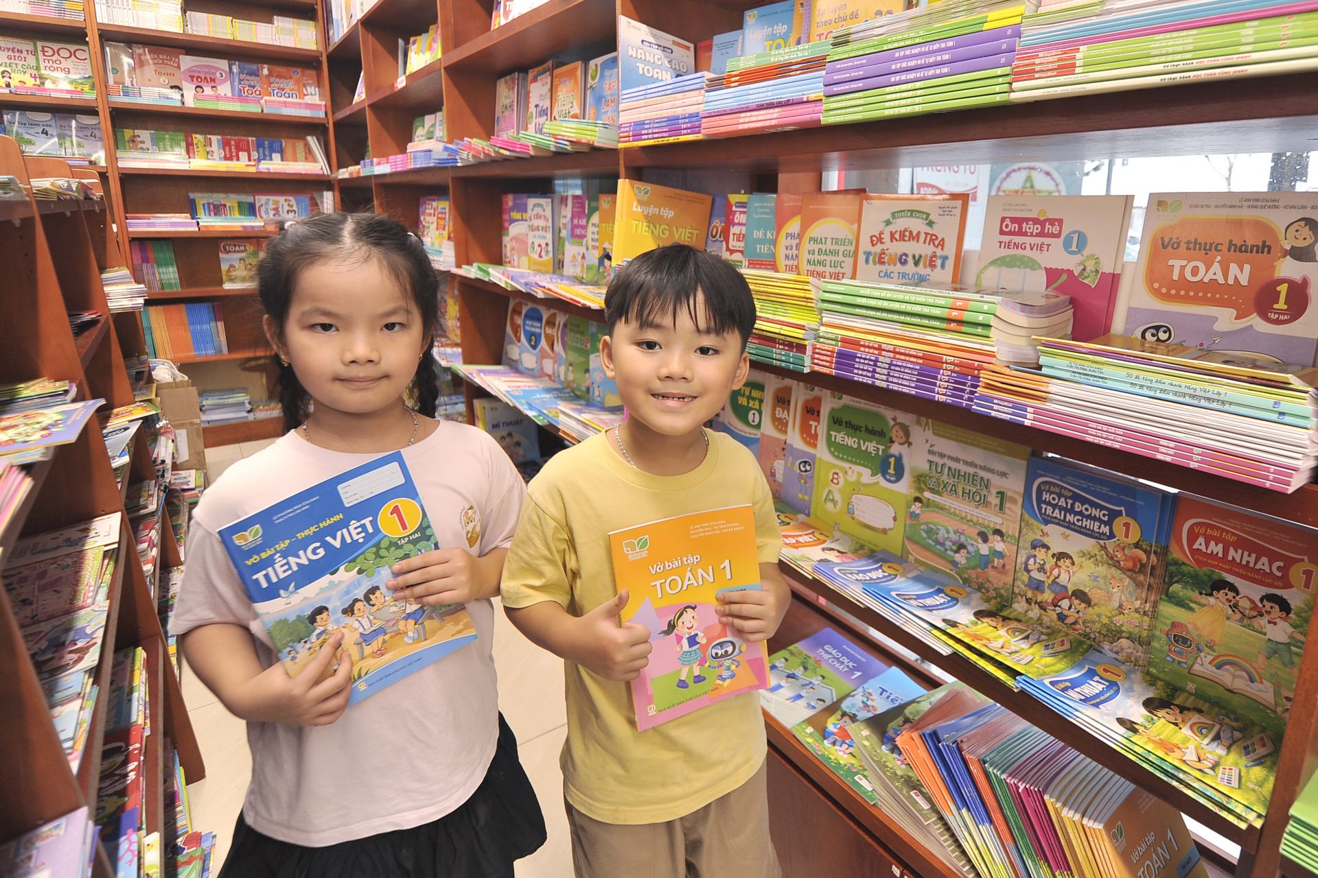 Sách giáo khoa 'Kết nối tri thức với cuộc sống': Phụ huynh cần làm gì để không rơi vào cảnh thiếu sách?