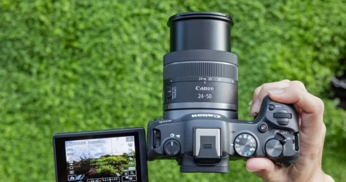 Canon EOS R8 có giữ giá trị lâu dài hơn Canon 80D không?