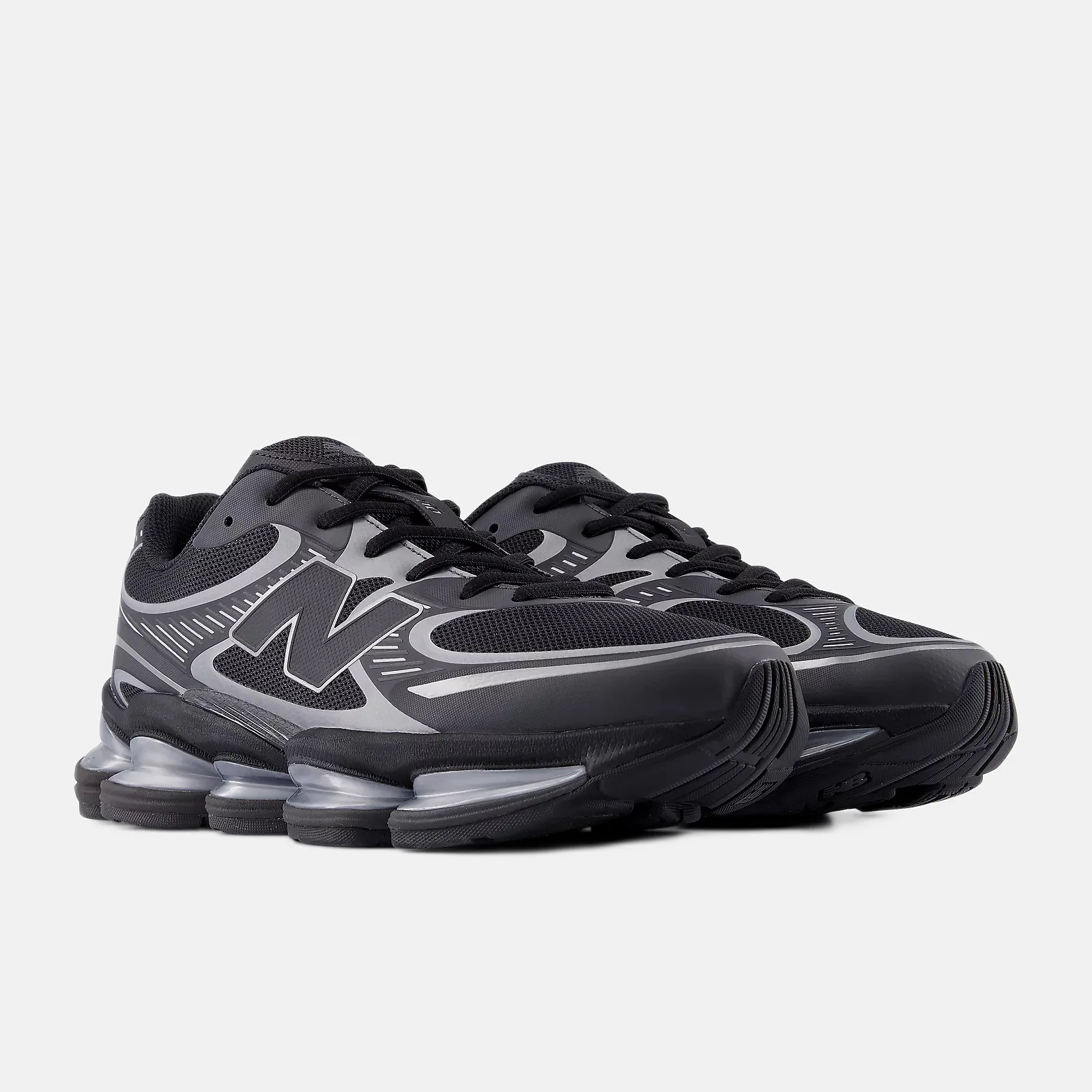 9 giày chạy bộ Nike, Adidas, New Balance đang giảm giá mạnh