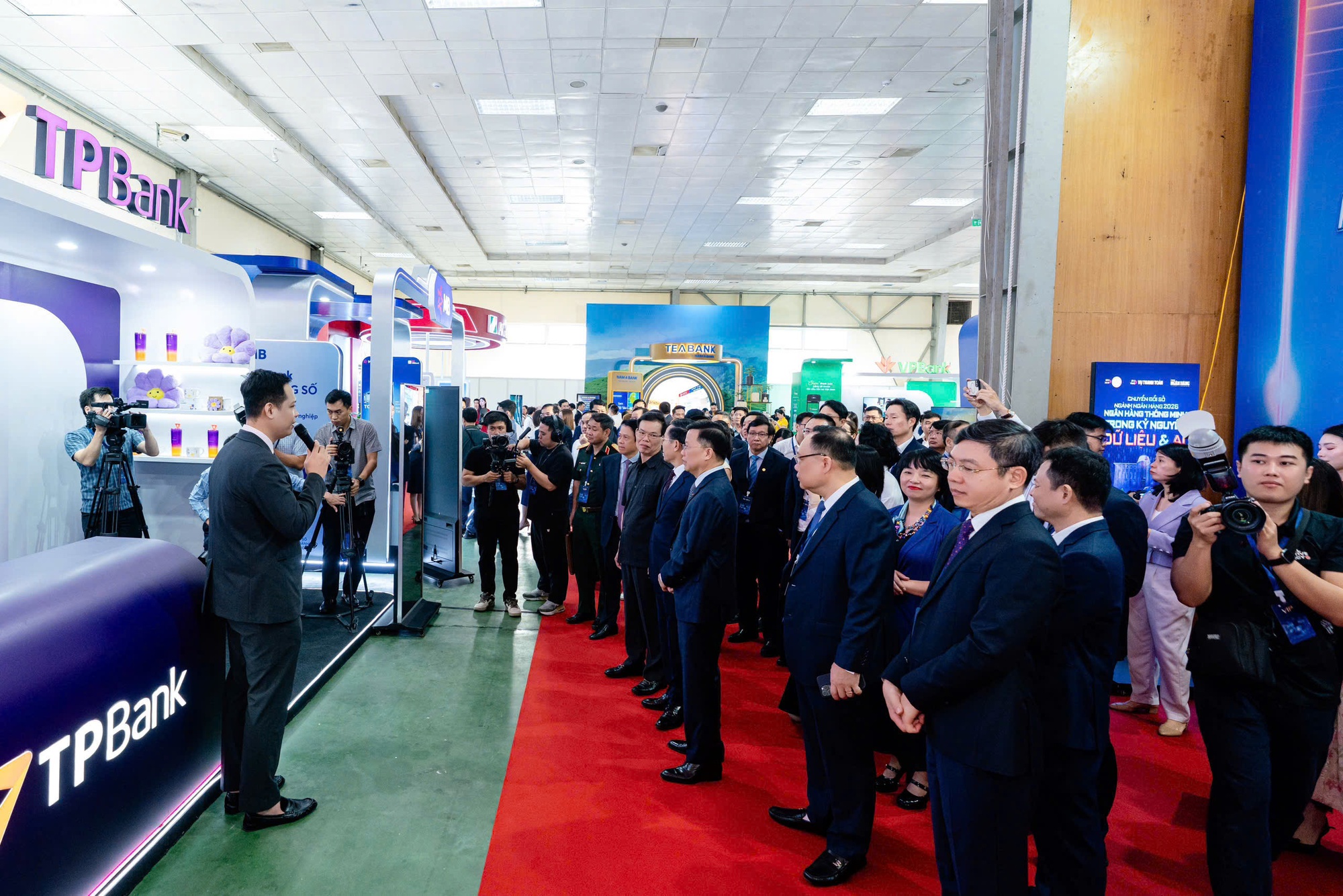 Quản trị AI trong ngân hàng: giới hạn mới cho cuộc đua số hóa