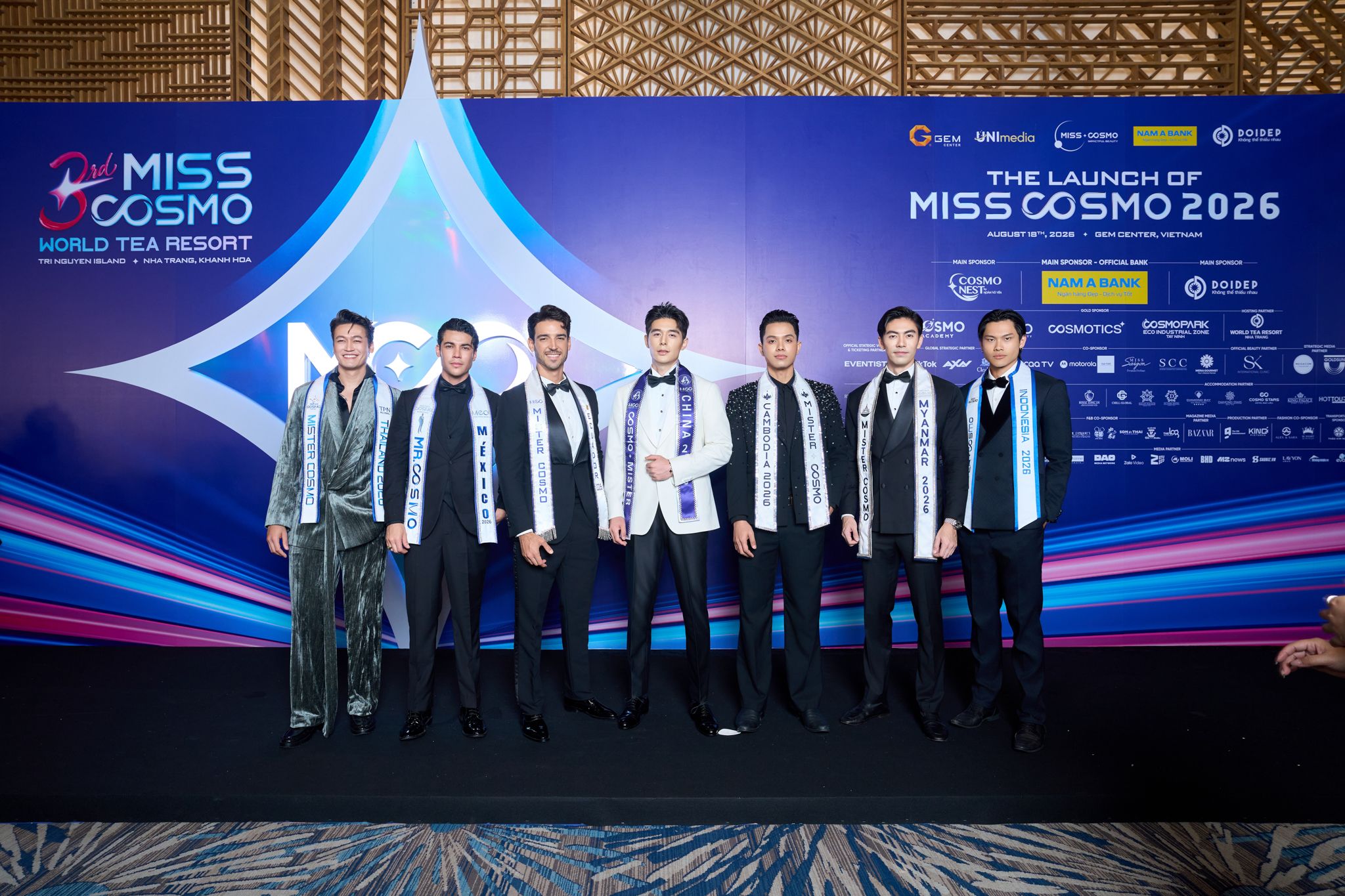 Miss Cosmo: 23 ngày biến Việt Nam thành điểm dừng văn hóa toàn cầu