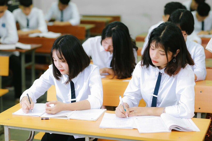 Học phí trường công lập chất lượng cao Hà Nội: Giảm nhưng vẫn phải tính kỹ