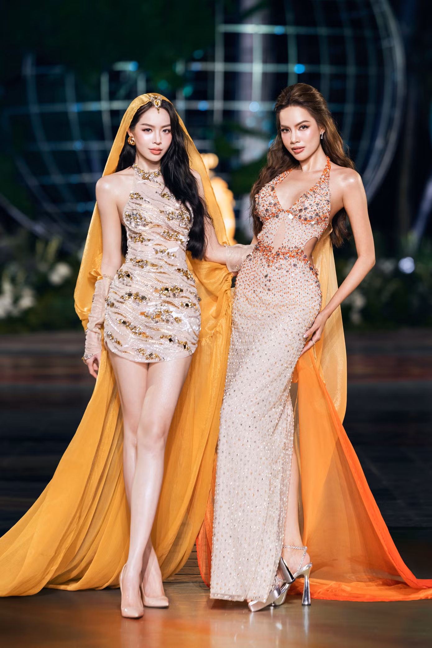 111 người đẹp quốc tế biến Hải Phòng thành sàn diễn vũ trụ