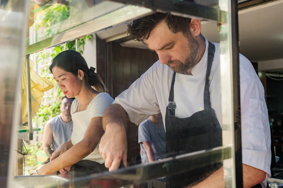 Bánh mì chảo và phở Việt: từ vỉa hè đến hàng dài toàn cầu