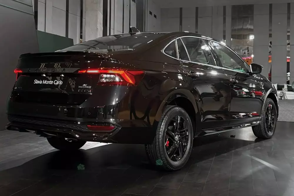 Skoda Slavia mới: hộp số 8 cấp và cuộc chơi sedan giá rẻ