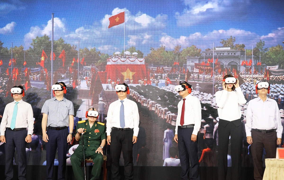 Công nghệ VR tái hiện khoảnh khắc lịch sử tại Dinh Độc Lập