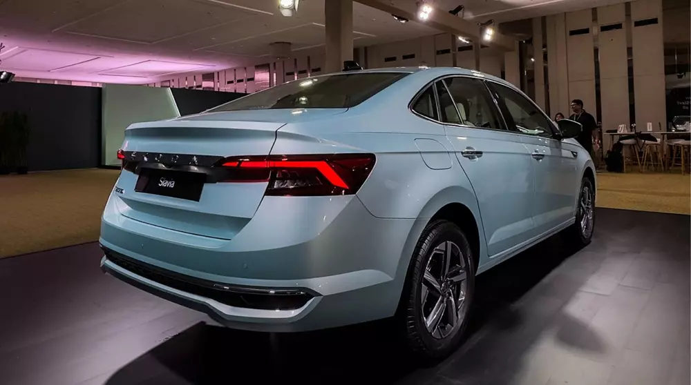 Skoda Slavia mới: hộp số 8 cấp và cuộc chơi sedan giá rẻ