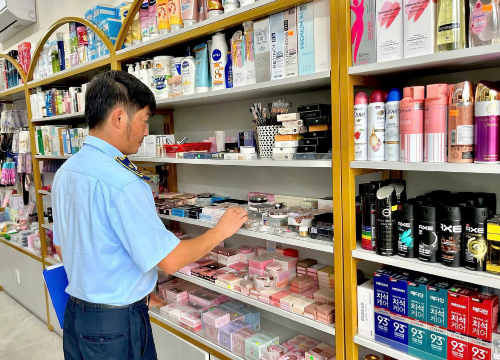 Những mỹ phẩm bị xử phạt và cách tự bảo vệ khi mua online